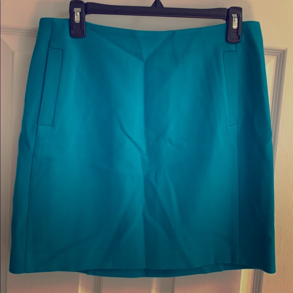 Beautiful teal skirt with pockets and lining